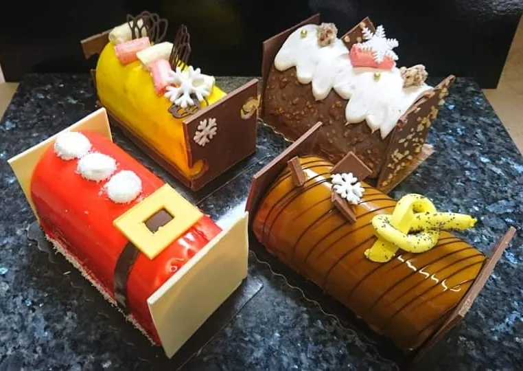 Quatre bûches de Noël de la boulangerie